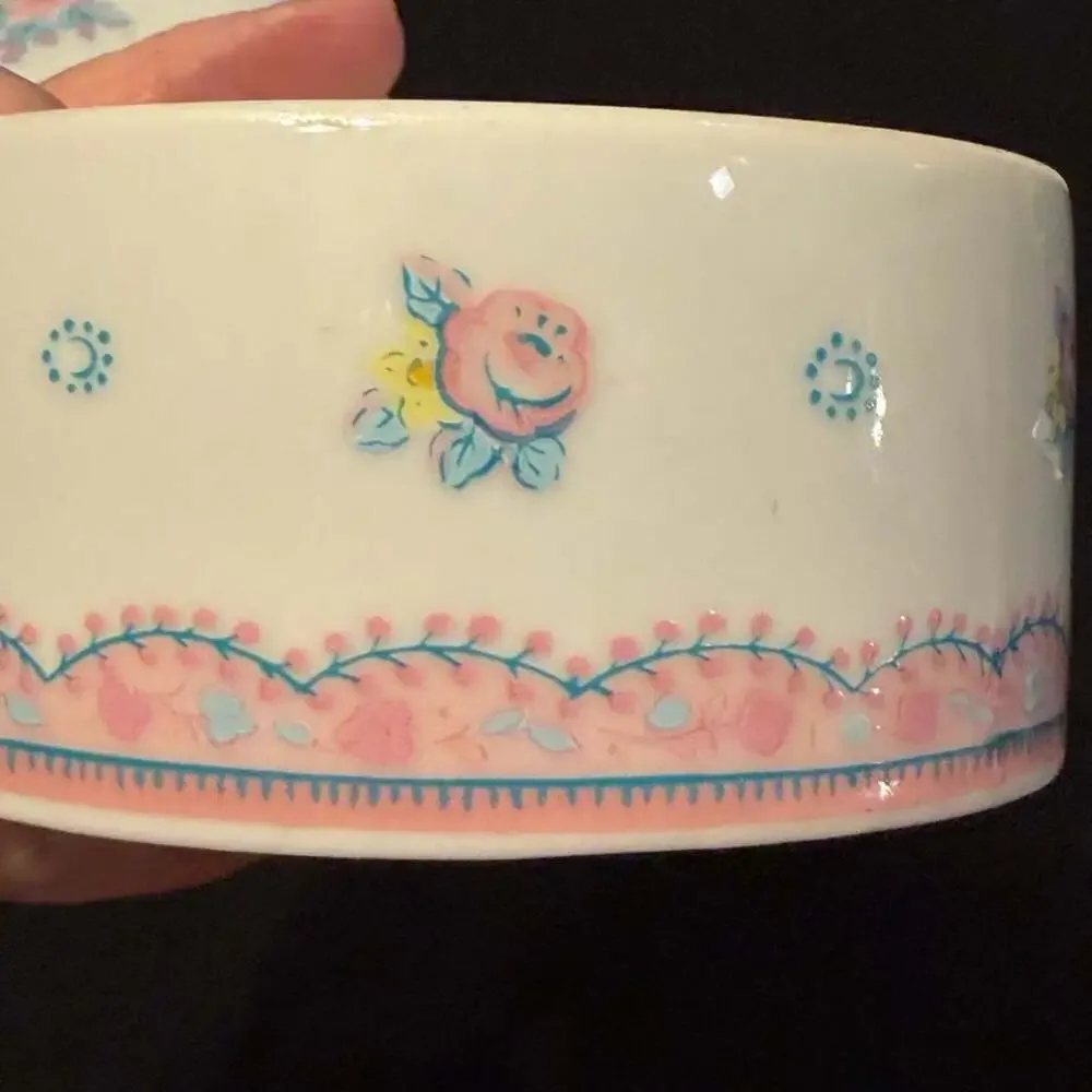 Vintage Elizabeth Arden Round Porcelain Trinket Box With Floral Motif